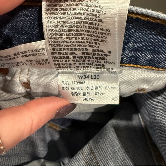 Levi's Medium Wash 501 Original Fit Men's Jeans - Picture 12 of 15